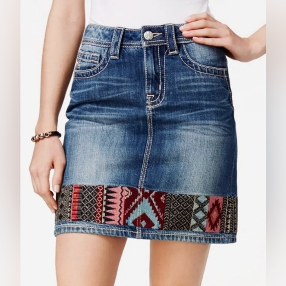 Miss Me Embroidered Faded Denim Skirt Women's Size 32